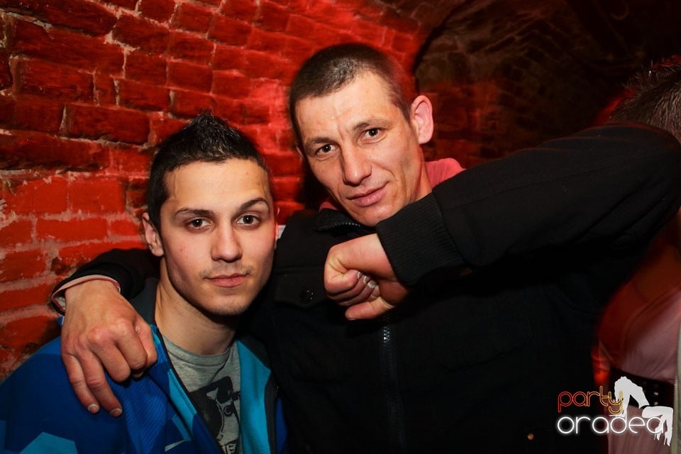 Sâmbătă noaptea în Club Escape,