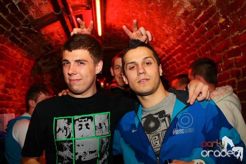 Sâmbătă noaptea în Club Escape,