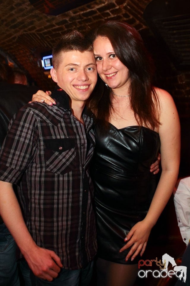 Sâmbătă noaptea în Club Escape,