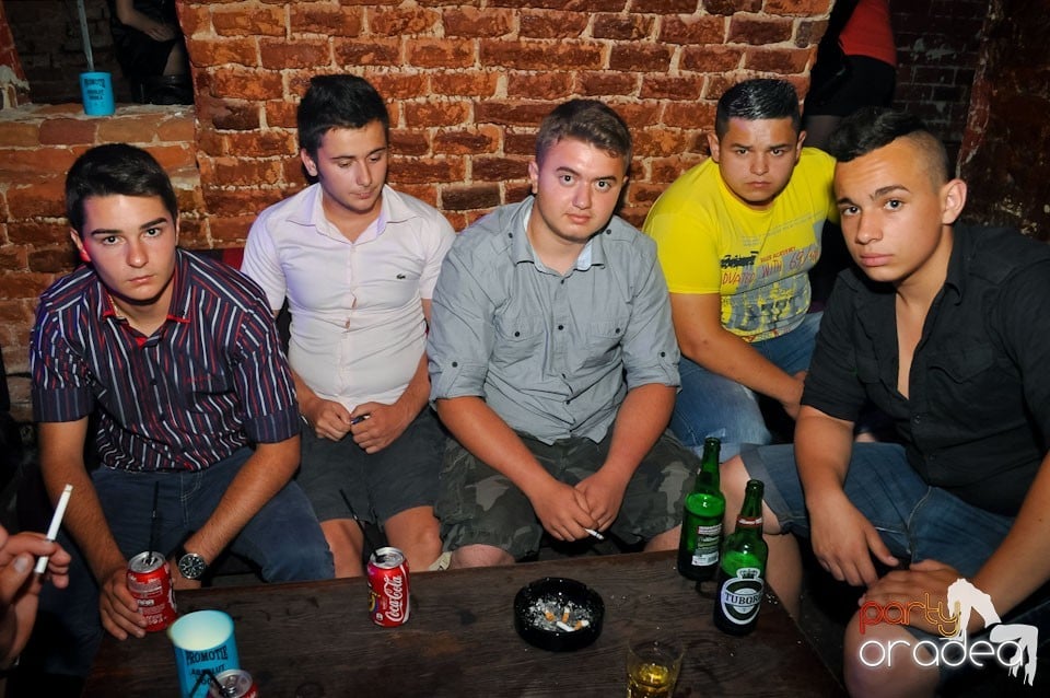 Sâmbătă noaptea în Club Escape,