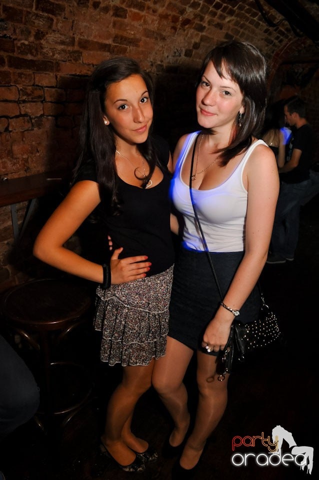 Sâmbătă noaptea în Club Escape,