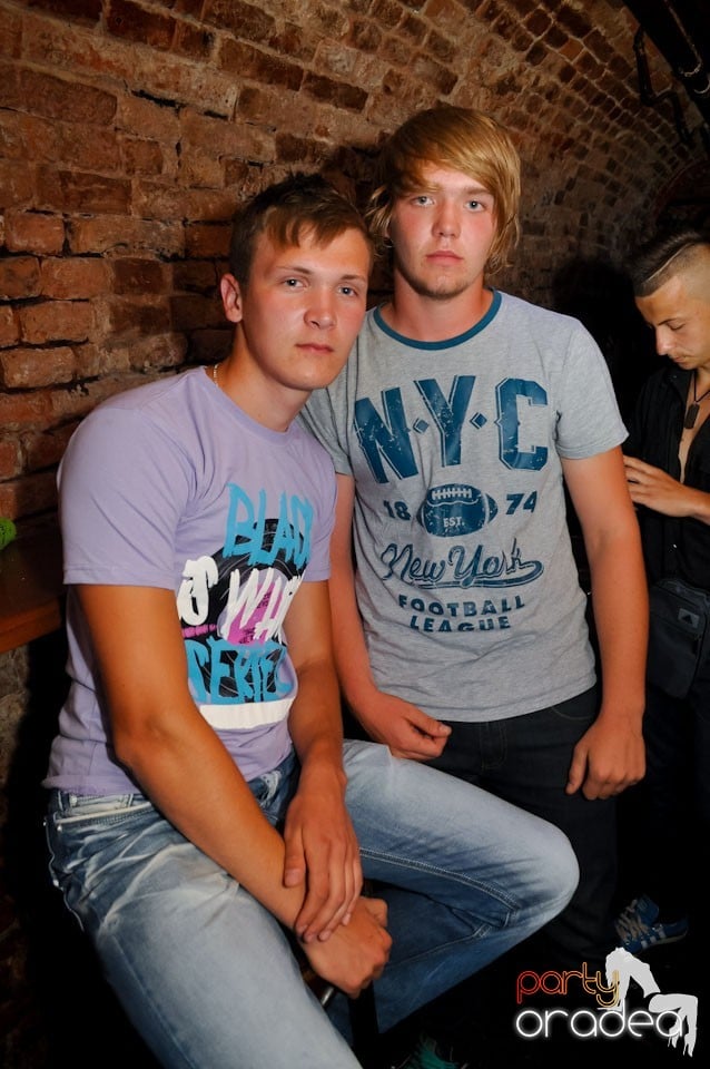 Sâmbătă noaptea în Club Escape,