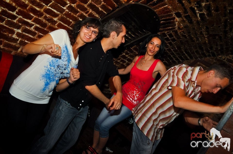 Sâmbătă noaptea în Club Escape,