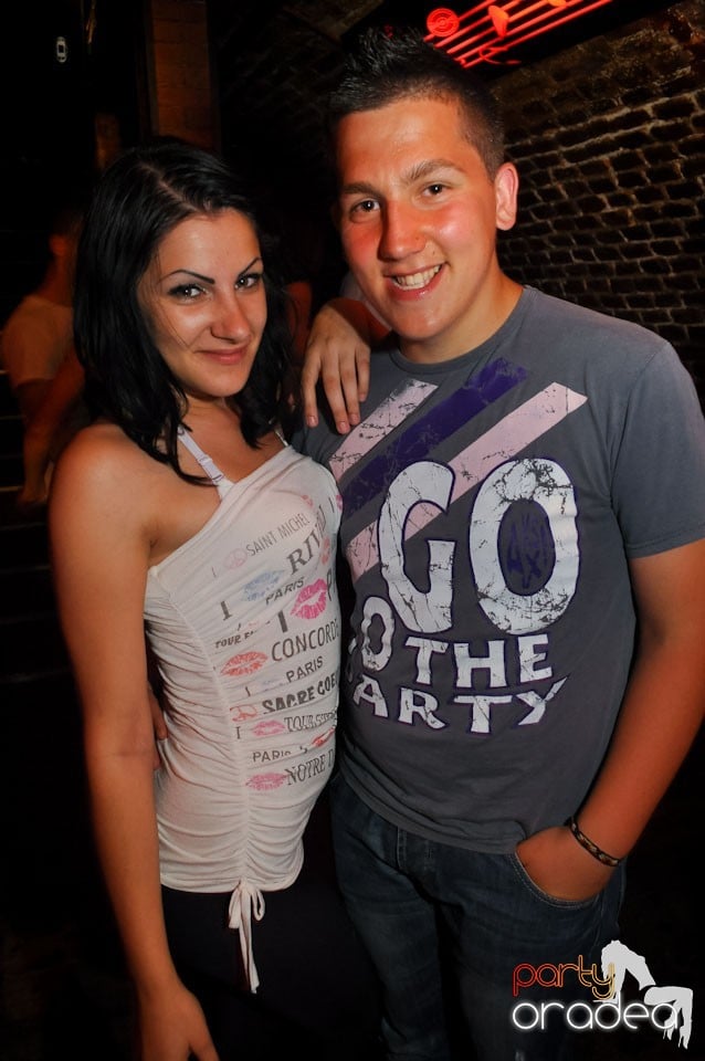 Sâmbătă noaptea în Club Escape,