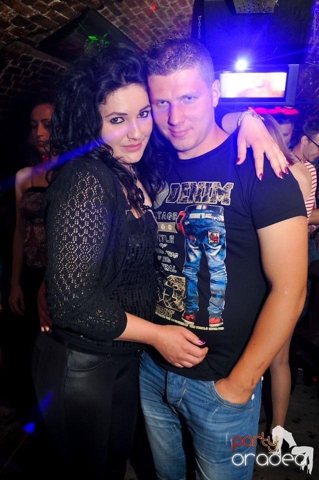 Sâmbătă noaptea în Club Escape, 