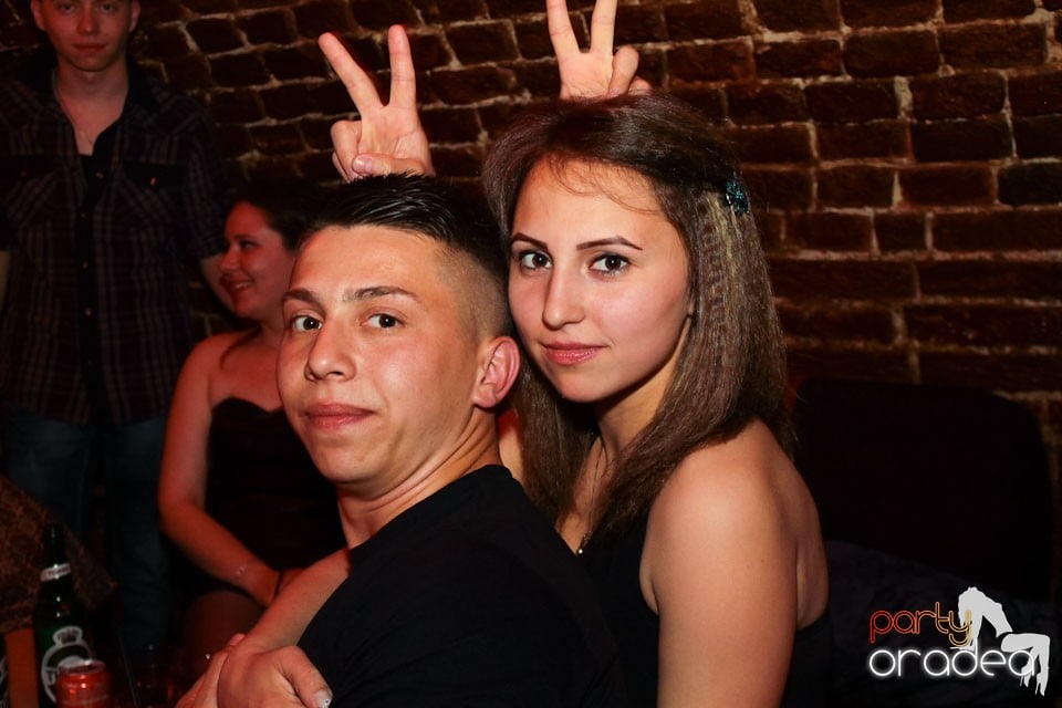 Sâmbătă noaptea în Club Escape,