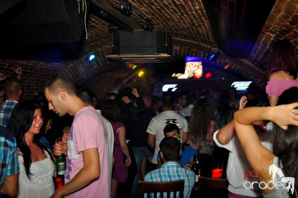 Sâmbătă noaptea în Club Escape,