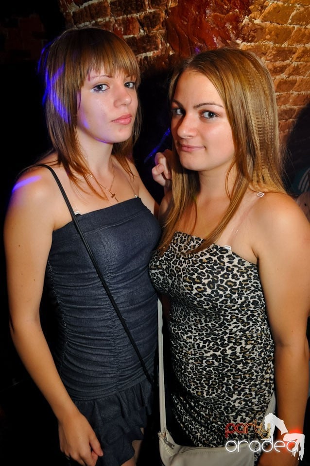 Sâmbătă noaptea în Club Escape,