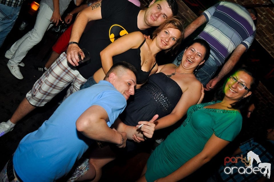 Sâmbătă noaptea în Club Escape,