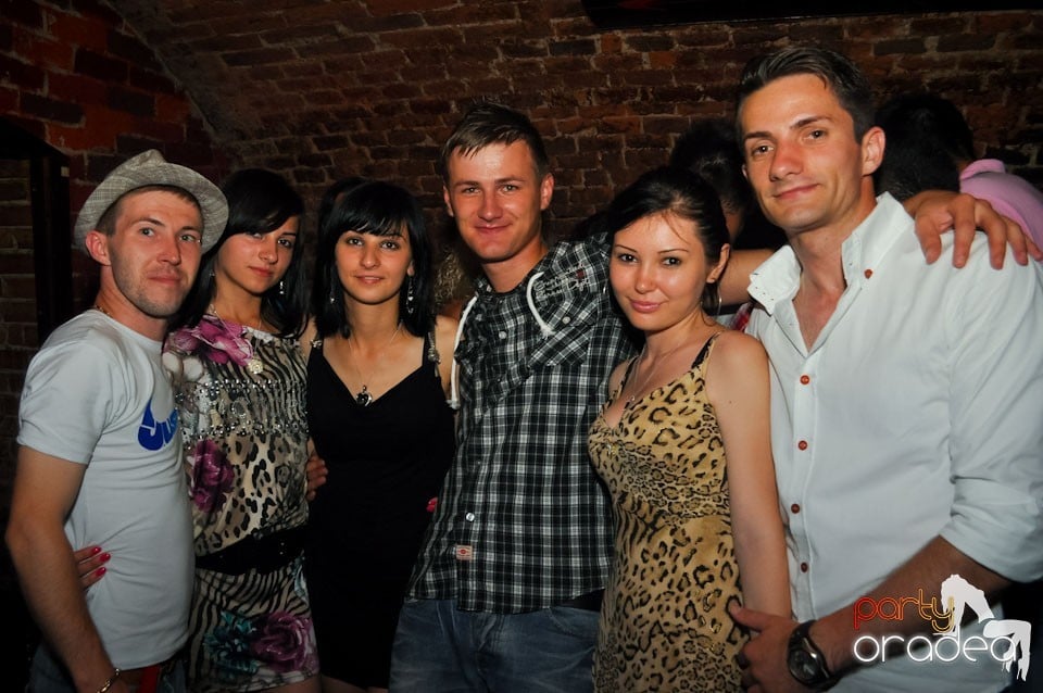 Sâmbătă noaptea în Club Escape,