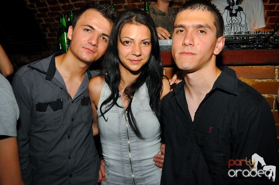 Sâmbătă noaptea în Club Escape,