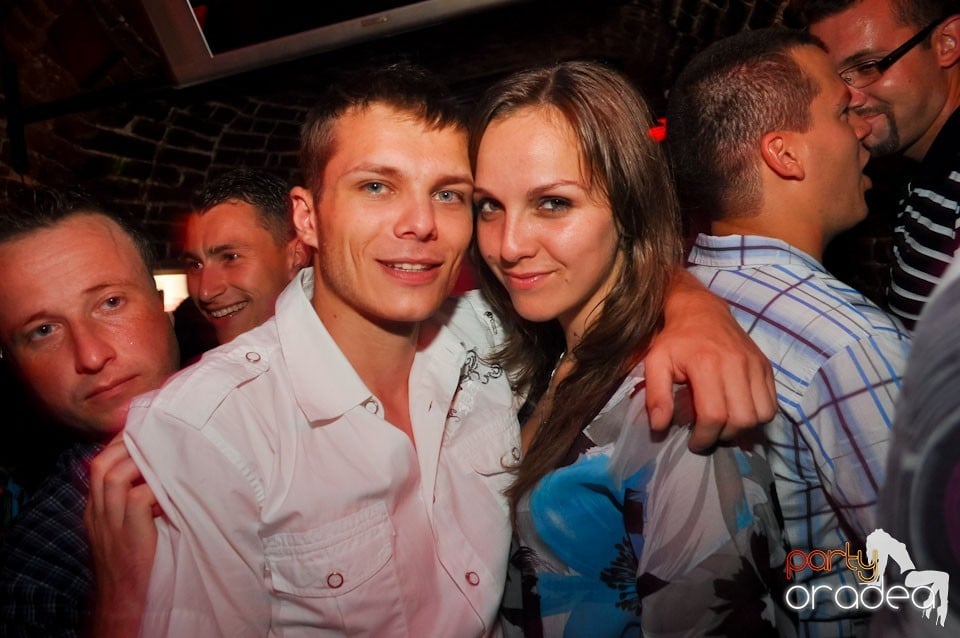 Sâmbătă noaptea în Club Escape,
