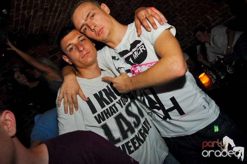 Sâmbătă noaptea în Club Escape,