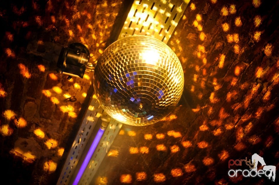 Sâmbătă noaptea în Club Escape,