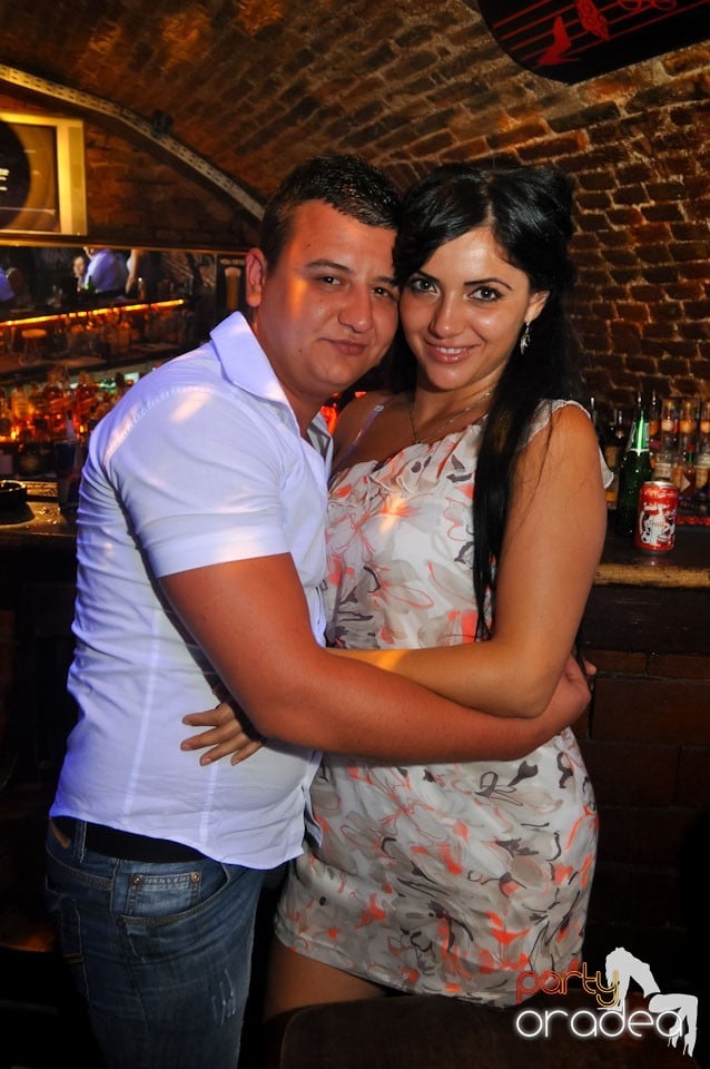Sâmbătă noaptea în Club Escape,