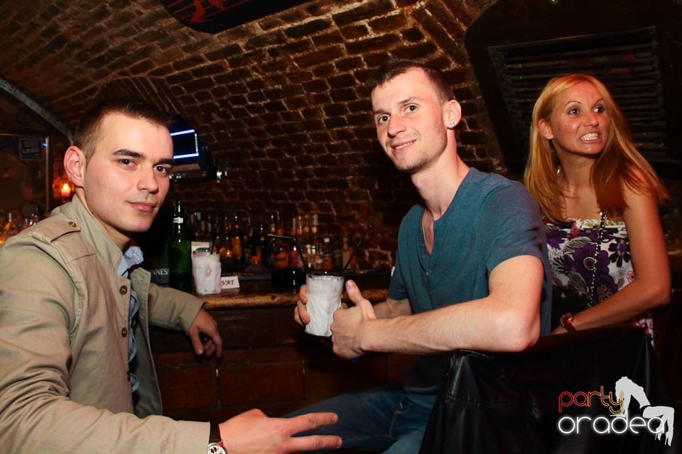 Sâmbătă noaptea în Club Escape,