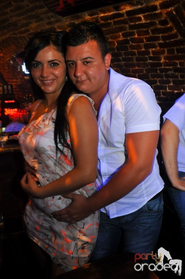 Sâmbătă noaptea în Club Escape,