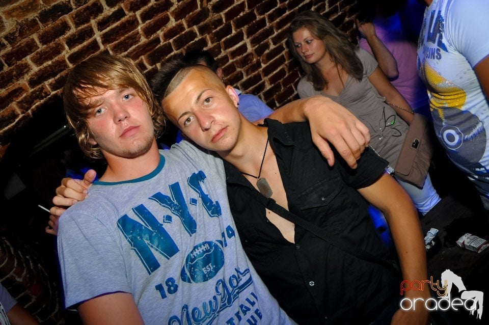 Sâmbătă noaptea în Club Escape,