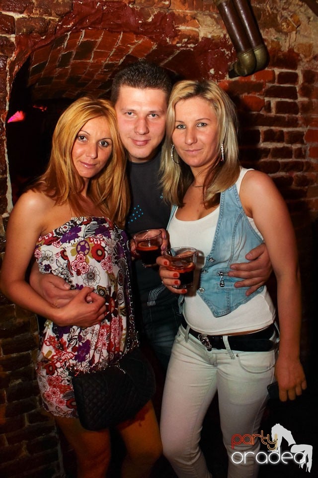 Sâmbătă noaptea în Club Escape,
