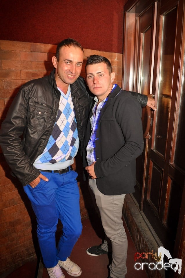 Sâmbătă noaptea în Club Escape,