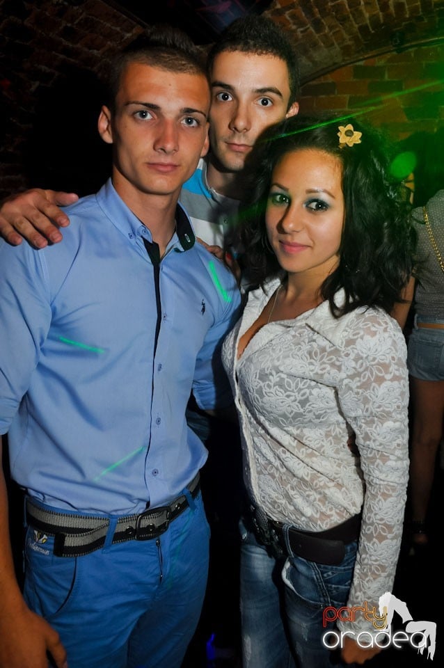 Sâmbătă noaptea în Club Escape,