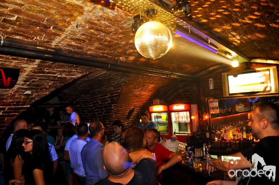 Sâmbătă noaptea în Club Escape,