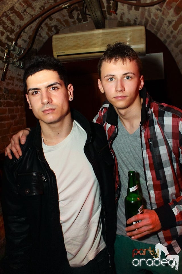 Sâmbătă noaptea în Club Escape,