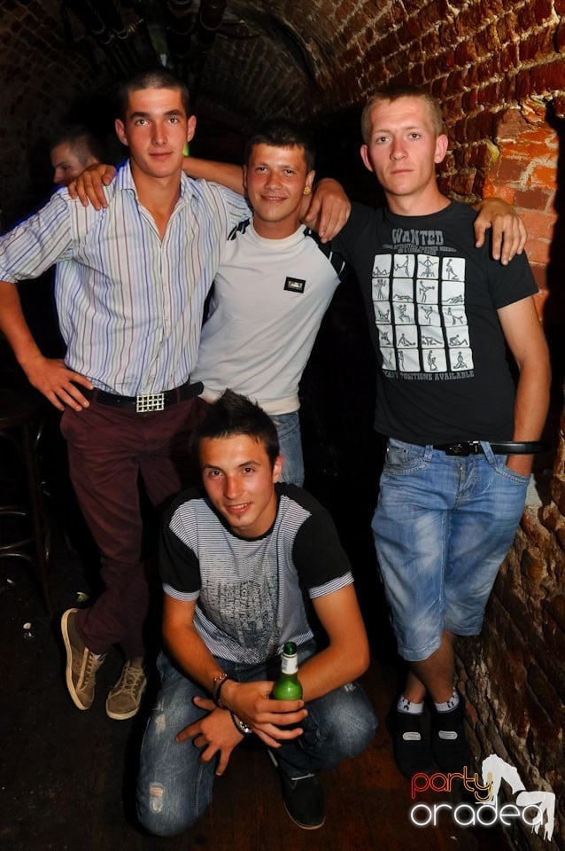 Sâmbătă noaptea în Club Escape,