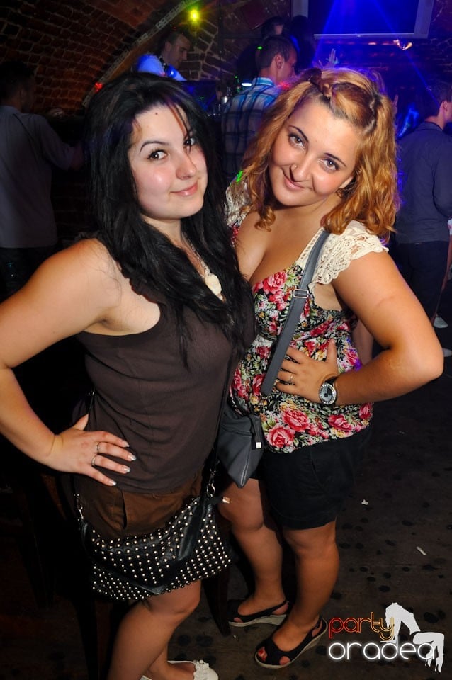 Sâmbătă noaptea în Club Escape,