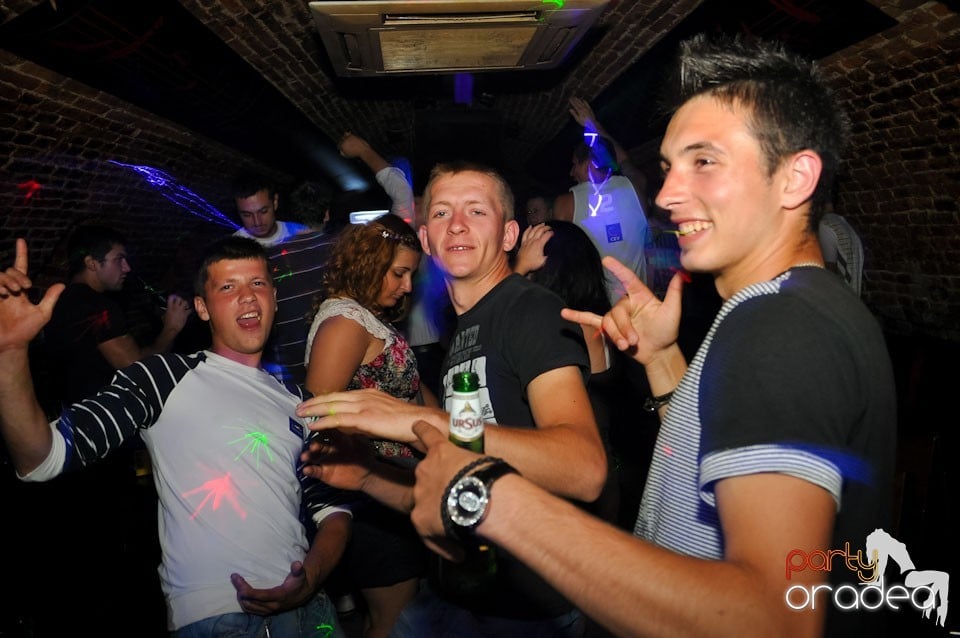 Sâmbătă noaptea în Club Escape,