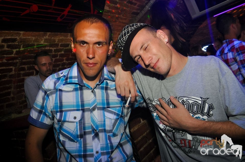 Sâmbătă noaptea în Club Escape,