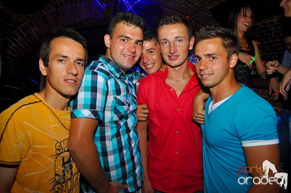 Sâmbătă noaptea în Club Escape, 