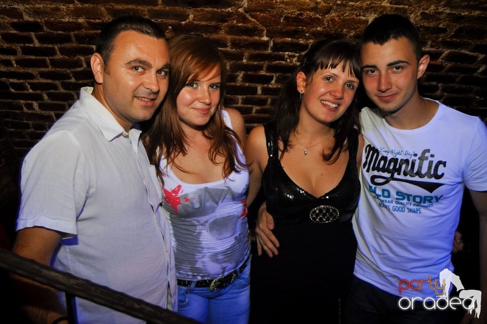 Sâmbătă noaptea în Club Escape,