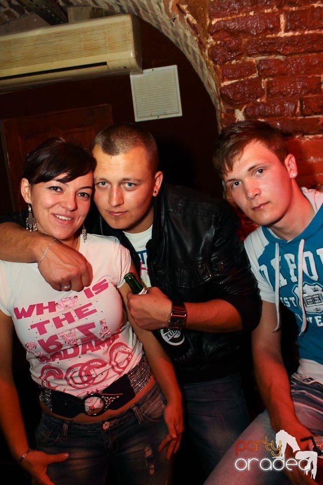 Sâmbătă noaptea în Club Escape,