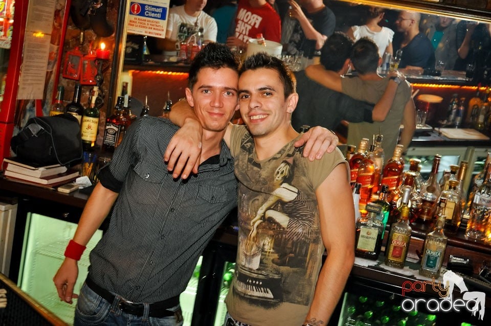 Sâmbătă noaptea în Club Escape,