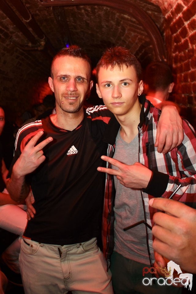 Sâmbătă noaptea în Club Escape,