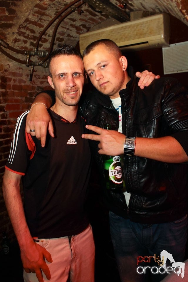 Sâmbătă noaptea în Club Escape,
