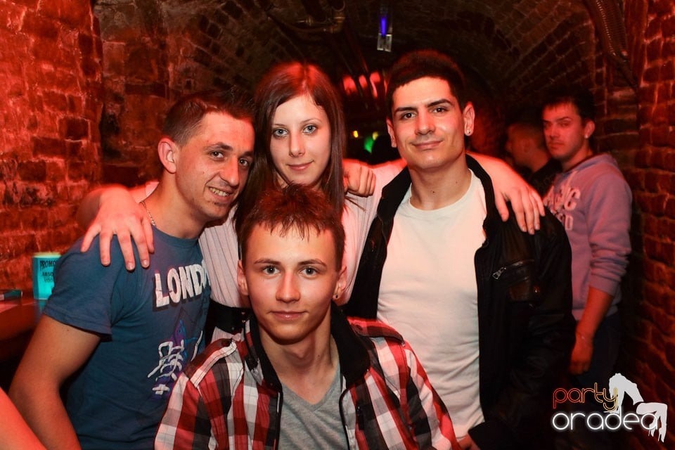 Sâmbătă noaptea în Club Escape,