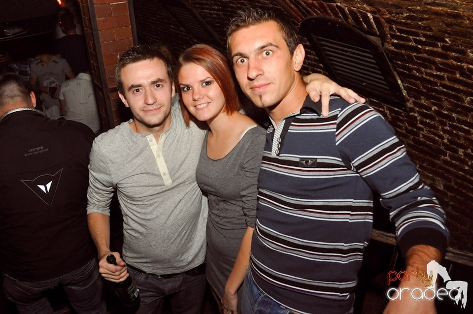 Sâmbătă noaptea în Club Escape,