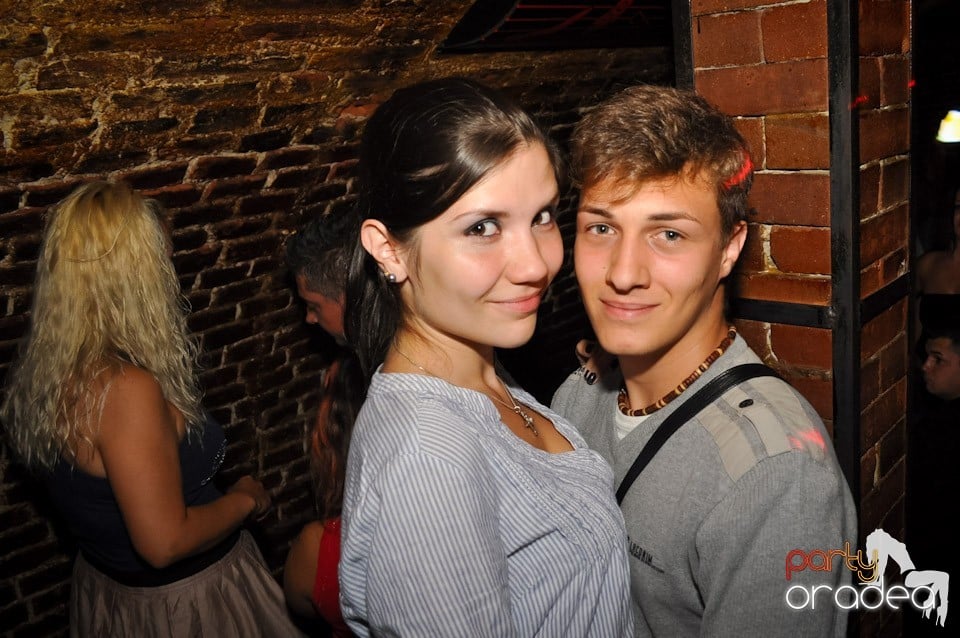 Sâmbătă noaptea în Club Escape,