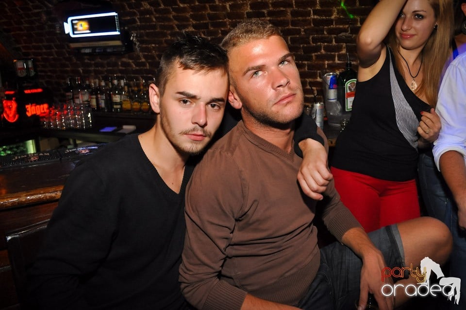 Sâmbătă noaptea în Club Escape,