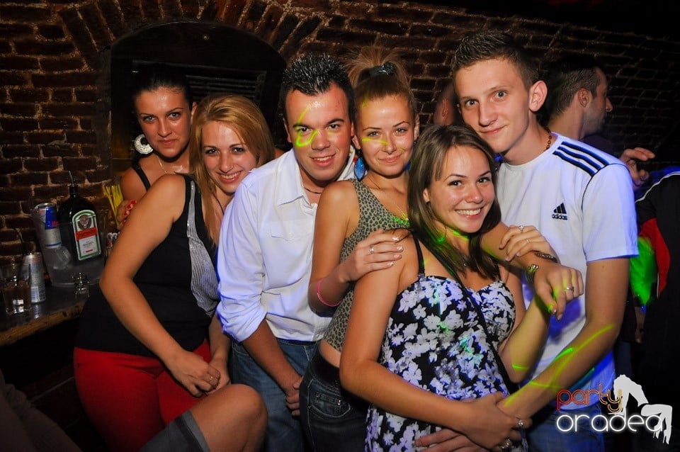 Sâmbătă noaptea în Club Escape,