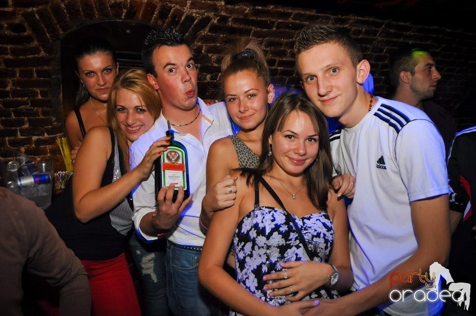 Sâmbătă noaptea în Club Escape,