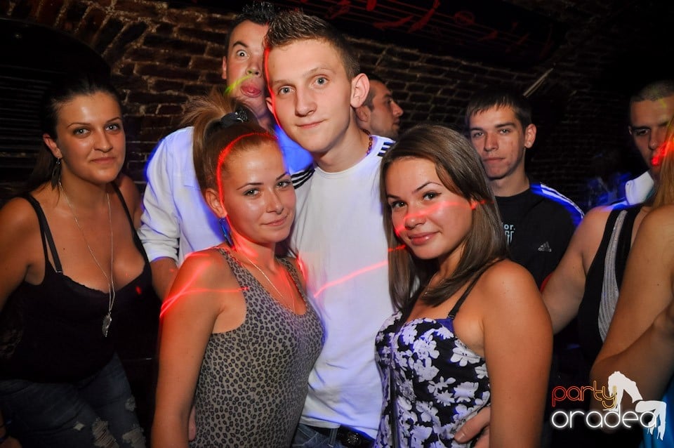 Sâmbătă noaptea în Club Escape,