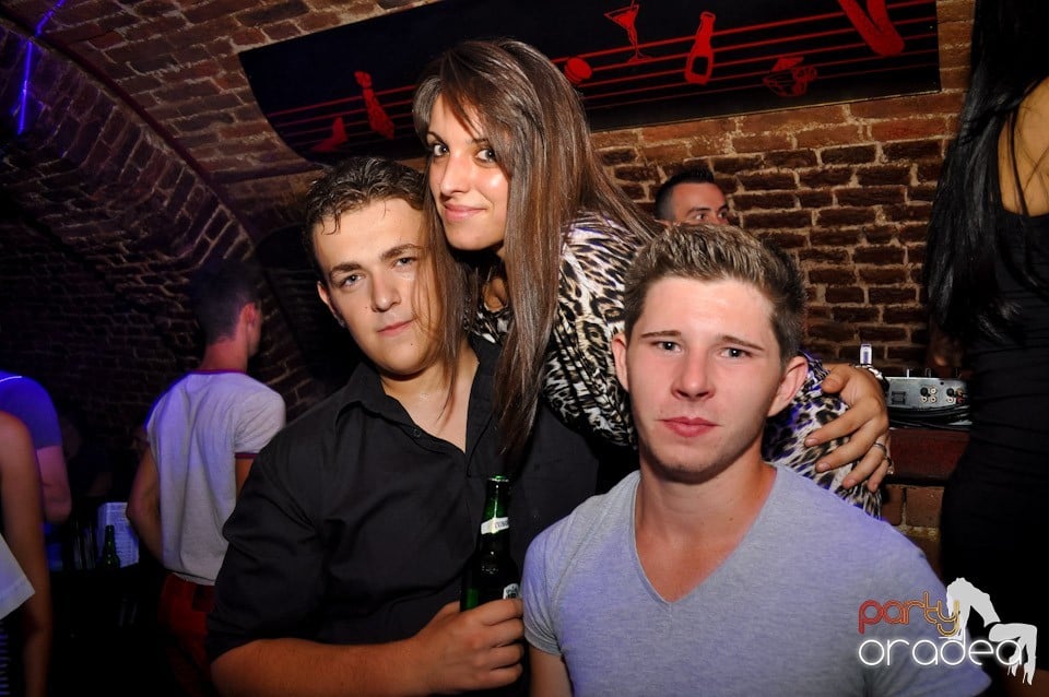 Sâmbătă noaptea în Club Escape,