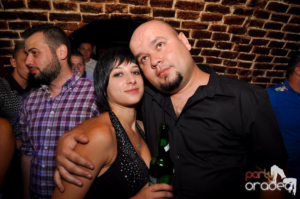 Sâmbătă noaptea în Club Escape,