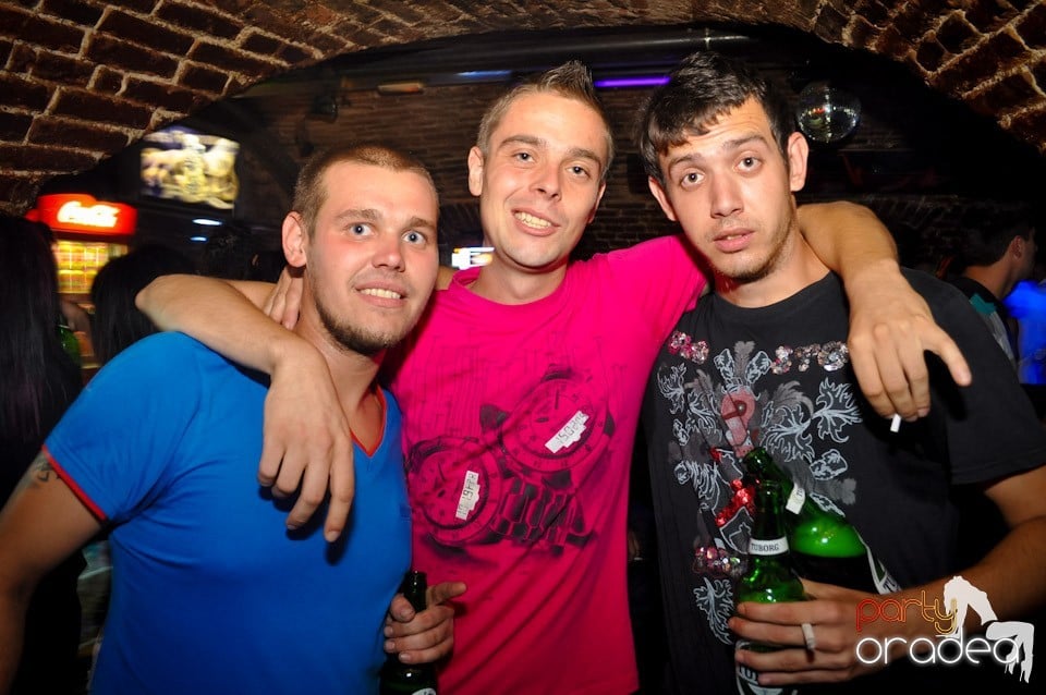Sâmbătă noaptea în Club Escape,