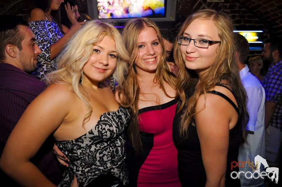 Sâmbătă noaptea în Club Escape,