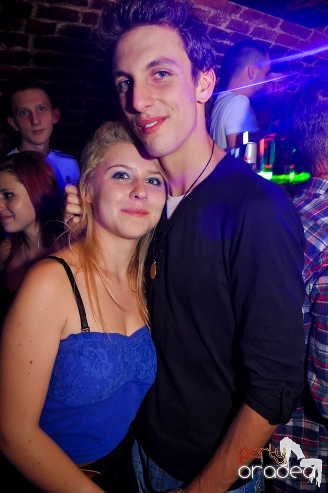 Sâmbătă noaptea în Club Escape,