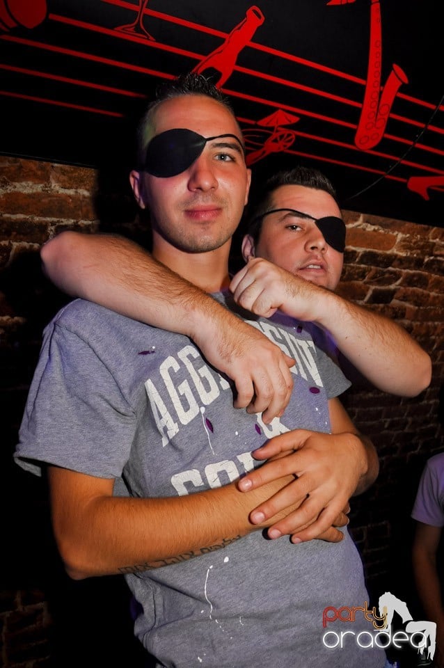 Sâmbătă noaptea în Club Escape,